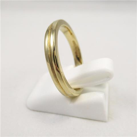 9 Carat Yellow Gold Shaped Wedding Ring