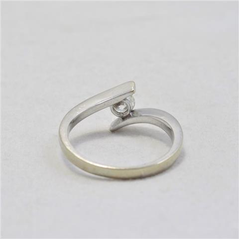 Diamond Twist Solitaire Ring